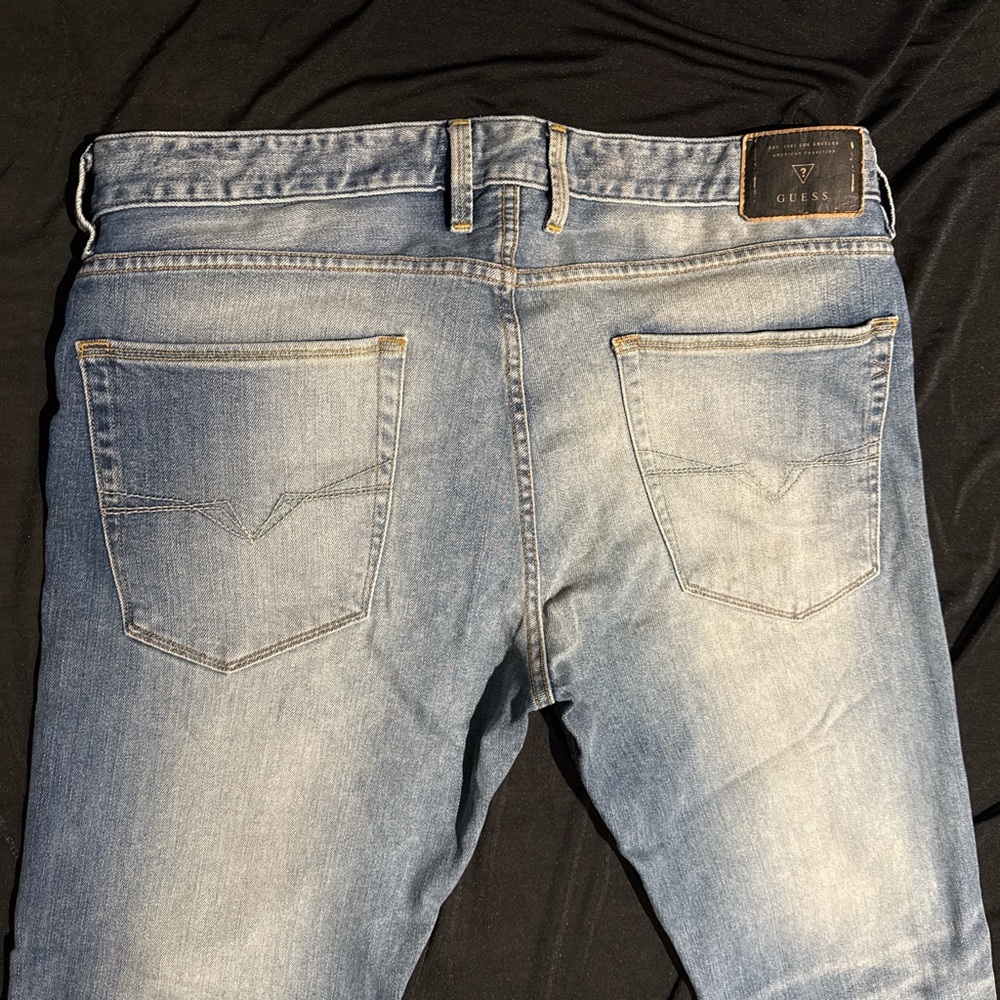 New Men’s Guess Slim Straight Soft Light Wash Jeans 36 X 31.5”